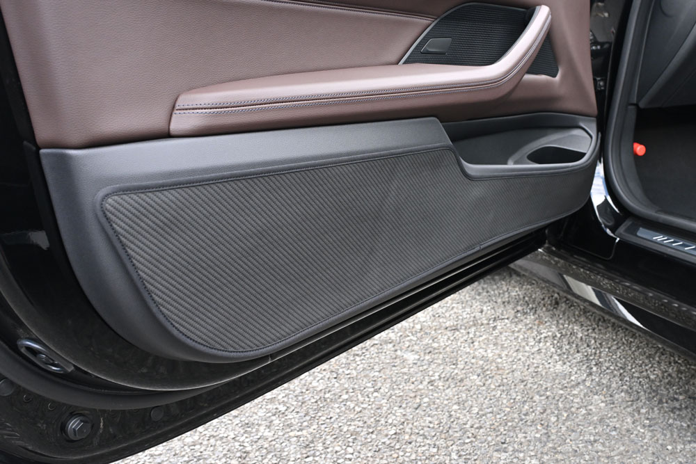 Carbon Tone Door Kick Guard BMW M4(G82/G83)・4 Series (G22/G23/G26)